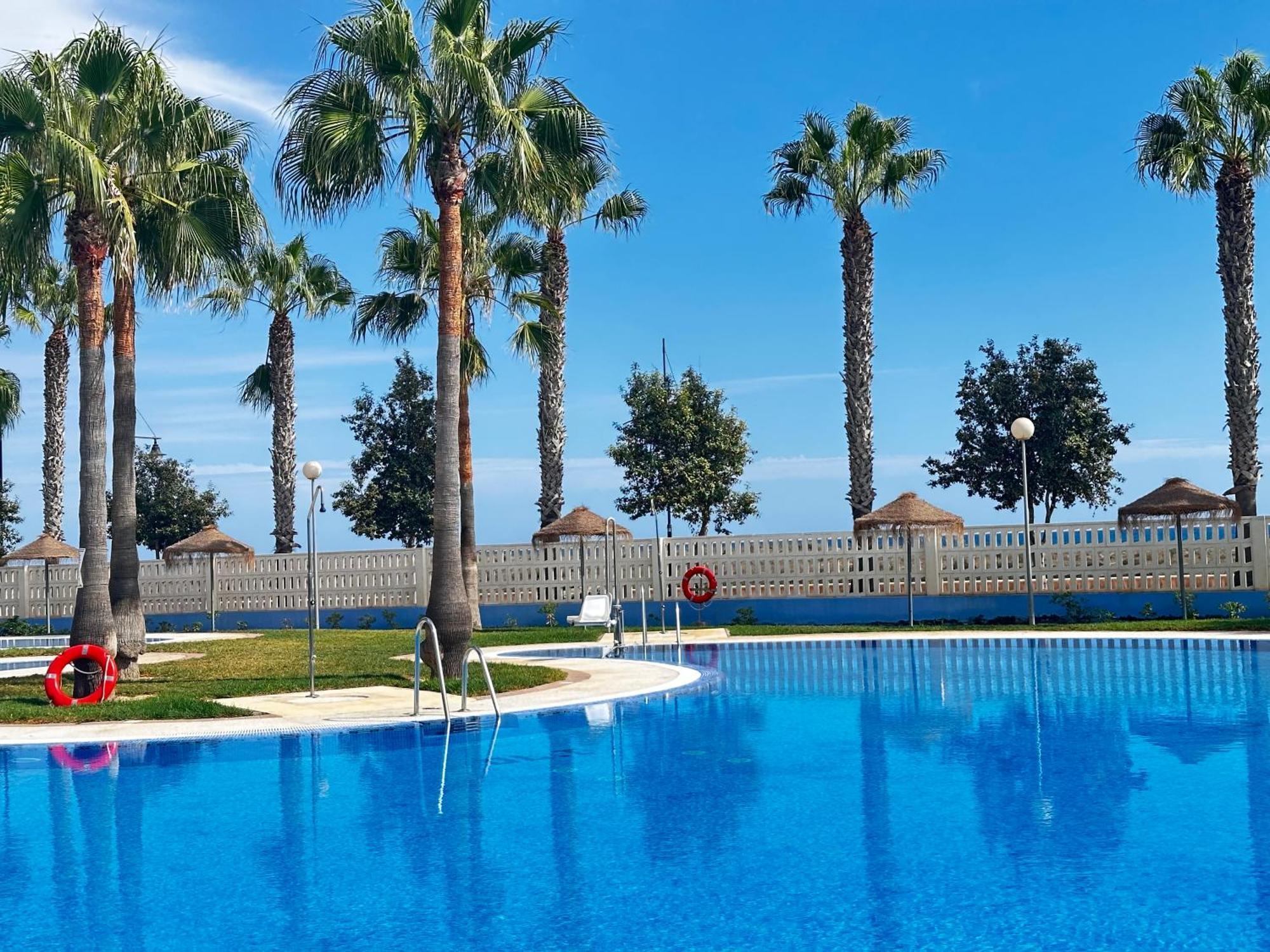 Luxurious Spacious Three Bedroom Apartment On Beachfront Алмеримар Екстериор снимка
